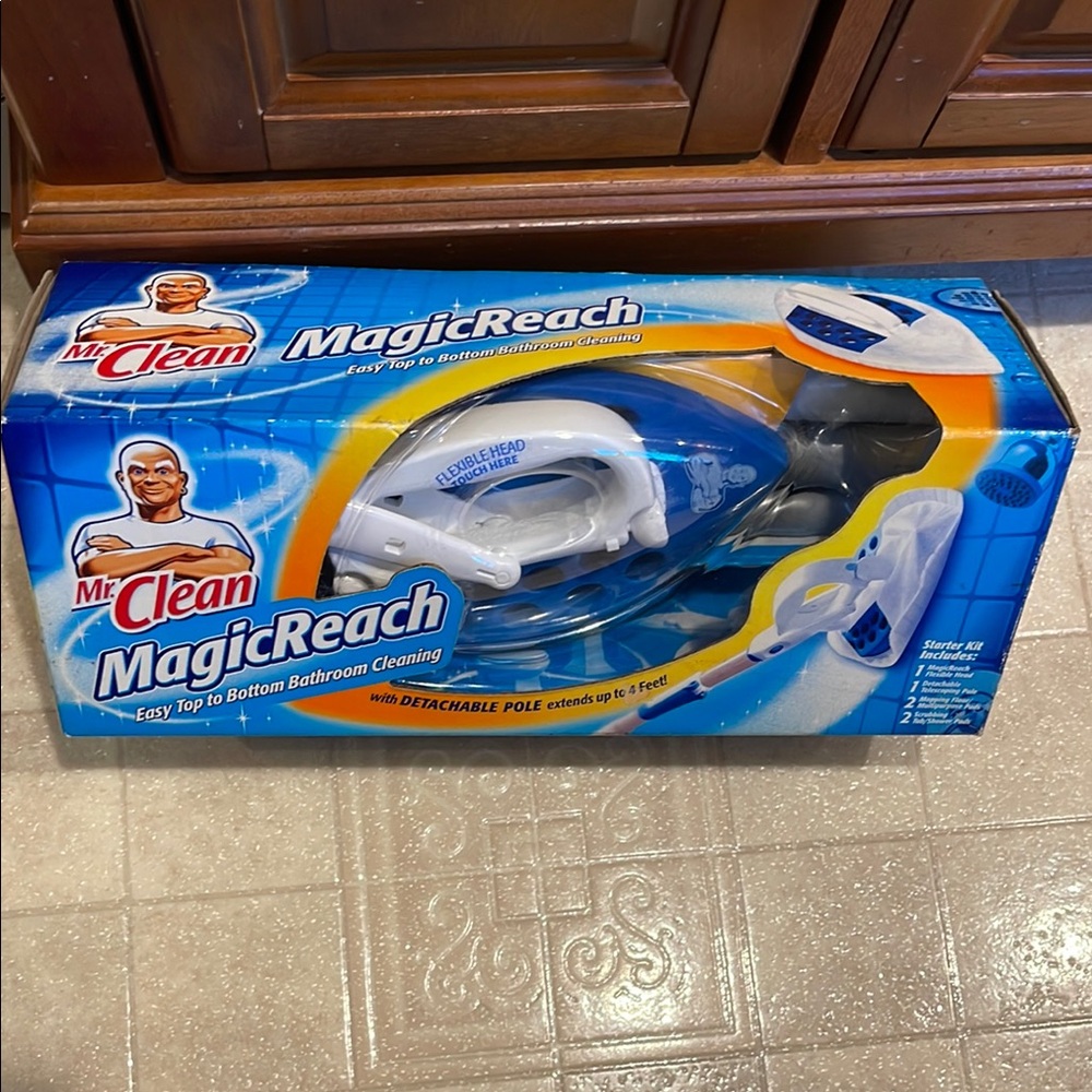 🆕 Mr Clean Magic Reach Starter Kit Bathroom Cleaning Tool Detachable Pole